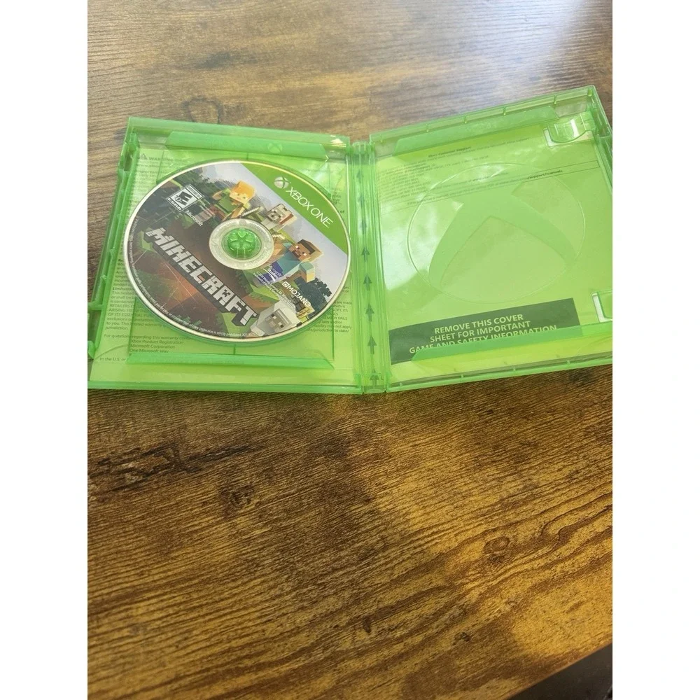 Minecraft Starter Collection Xbox One Complete CIB Tested Includes Disc Mojang